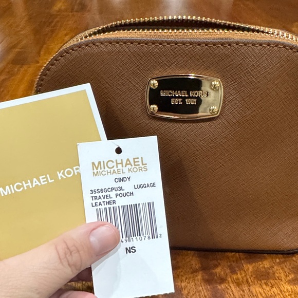 NWT Michael Kors Tan Leather Travel Pouch with Gold Accents - Picture 6 of 7
